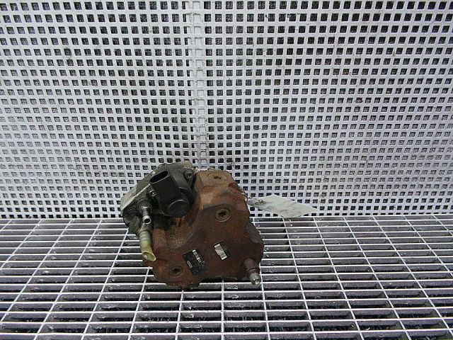 bontott BMW 5 E60 Nagynyomású Szivattyú