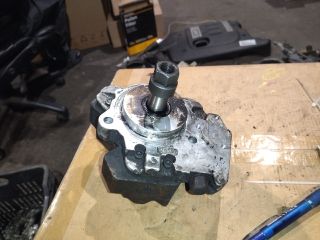 bontott BMW 5 E60 Nagynyomású Szivattyú