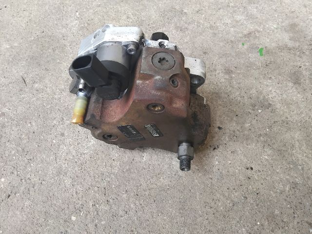 bontott BMW 5 E60 Nagynyomású Szivattyú