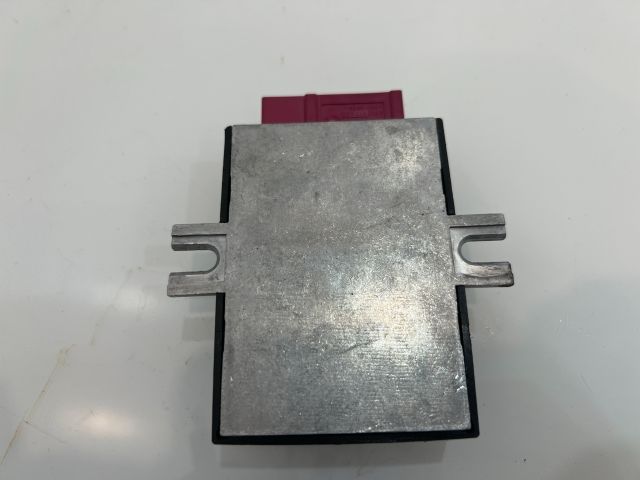 bontott BMW 5 E60 Üzemanyag Szivattyú Relé