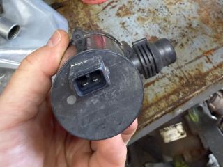 bontott BMW 5 E60 Vízpumpa