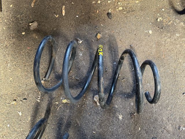 bontott BMW 5 E60 Első Rugó