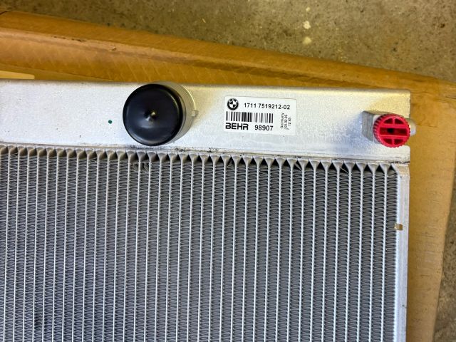 bontott BMW 5 E60 Vízhűtő Radiátor (Klímás)