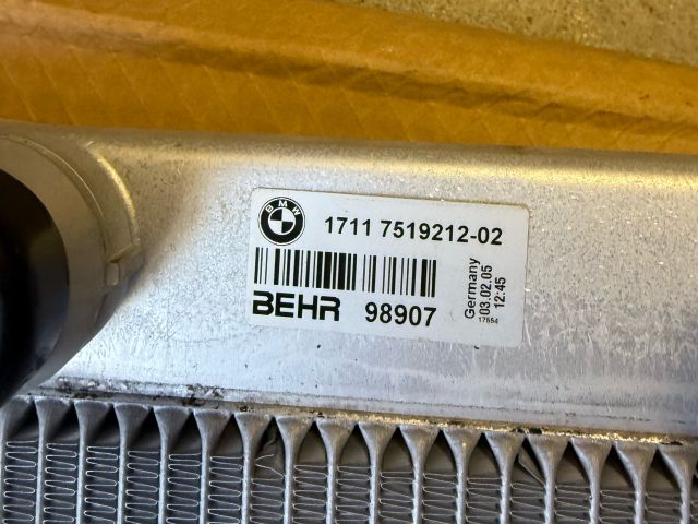 bontott BMW 5 E60 Vízhűtő Radiátor (Klímás)