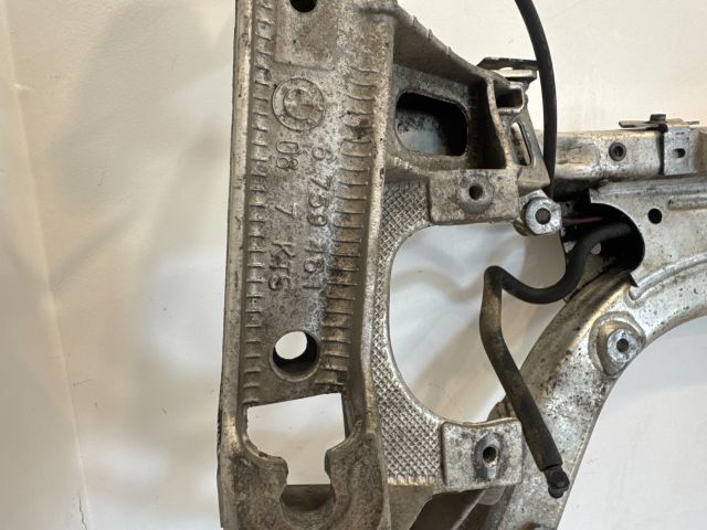 bontott BMW 5 E60 Első Bölcső