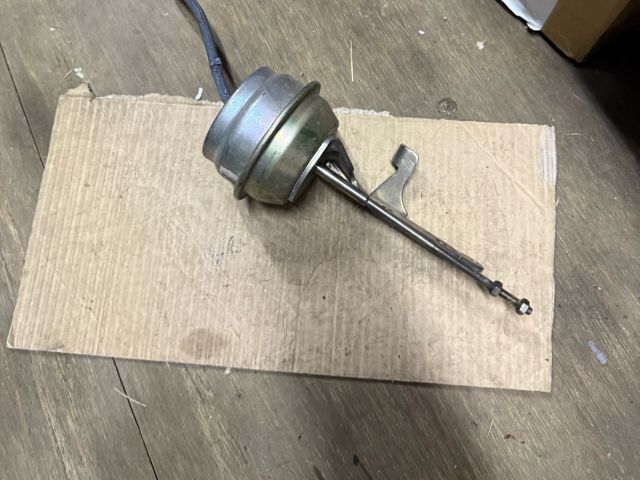 bontott BMW 5 E60 Turbó Vákum Szelep