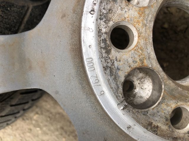 bontott BMW 5 E60 Alufelni Gumival (1 db)