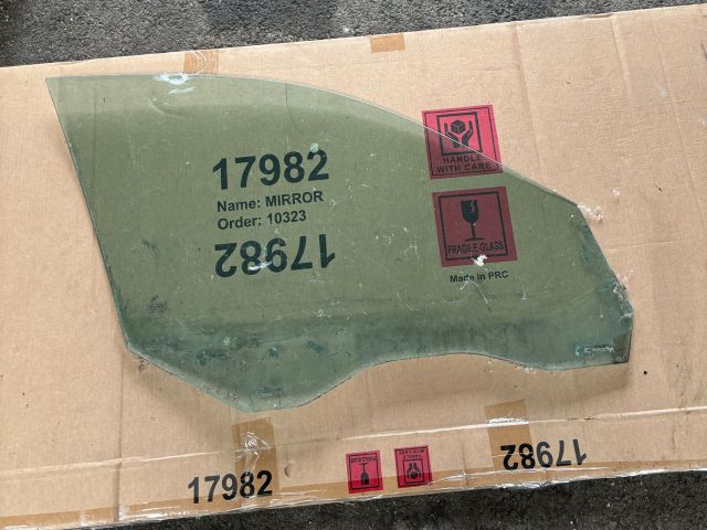 bontott BMW 5 E60 Bal első Ablak