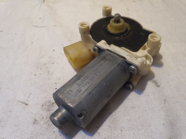 bontott BMW 5 E60 Bal első Ablakemelő Motor