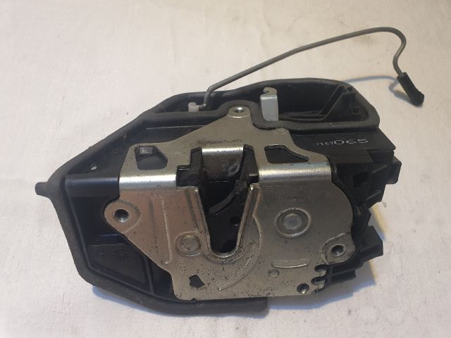 bontott BMW 5 E60 Bal első Ajtózár