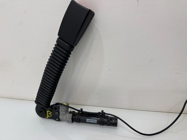 bontott BMW 5 E60 Bal első Övfeszítő