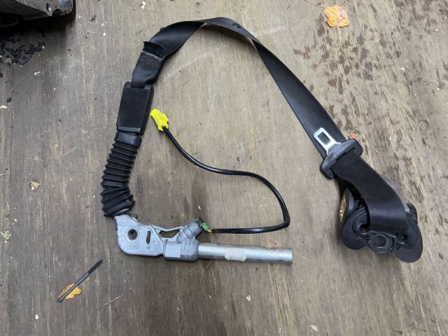 bontott BMW 5 E60 Bal első Övfeszítő