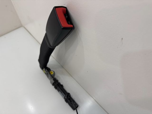 bontott BMW 5 E60 Bal első Övfeszítő