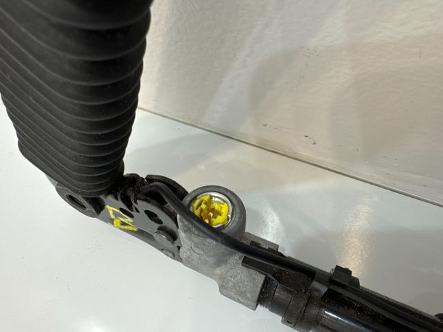 bontott BMW 5 E60 Bal első Övfeszítő