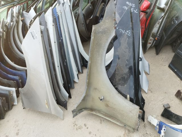 bontott BMW 5 E60 Bal első Sárvédő