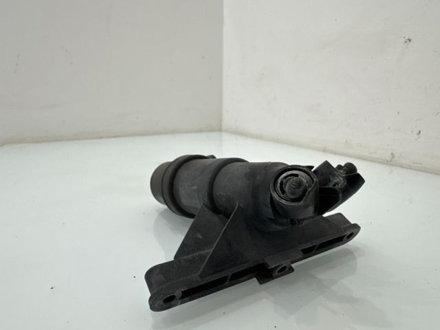 bontott BMW 5 E60 Bal Fényszórómosó Fúvóka