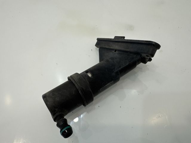 bontott BMW 5 E60 Bal Fényszórómosó Fúvóka