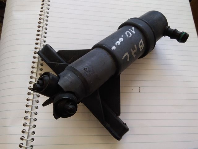 bontott BMW 5 E60 Bal Fényszórómosó Fúvóka