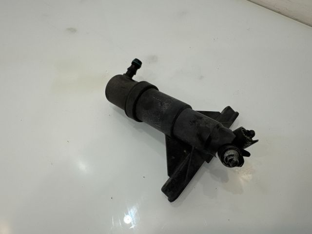 bontott BMW 5 E60 Bal Fényszórómosó Fúvóka