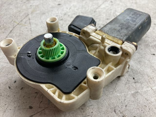 bontott BMW 5 E60 Bal hátsó Ablakemelő Motor