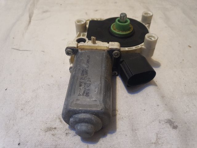 bontott BMW 5 E60 Bal hátsó Ablakemelő Motor