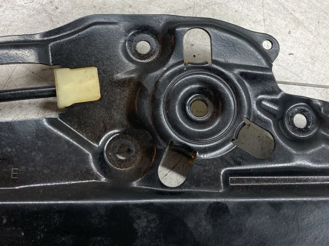 bontott BMW 5 E60 Bal hátsó Ablakemelő Szerkezet (Elektromos)