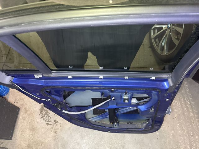 bontott BMW 5 E60 Bal hátsó Ajtó (Üres lemez)