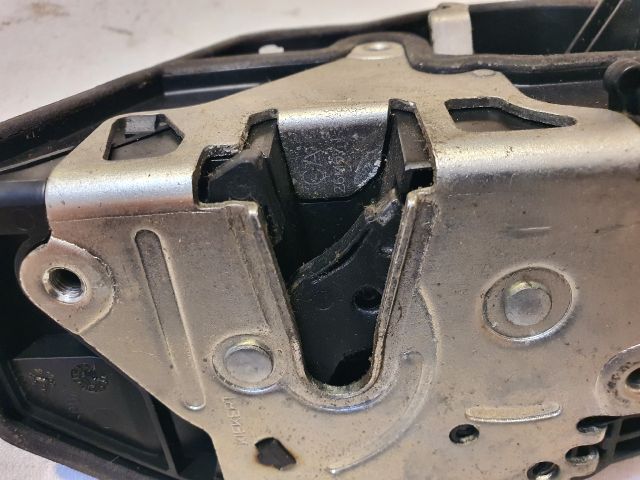 bontott BMW 5 E60 Bal hátsó Ajtózár