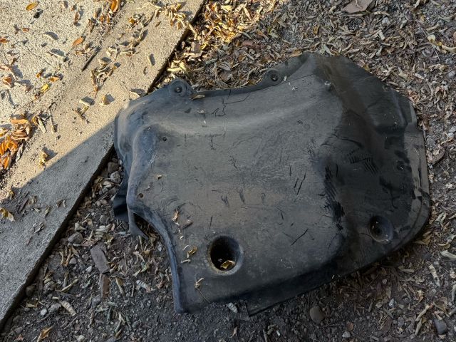 bontott BMW 5 E60 Bal hátsó Csomagtér Burkolat (Műanyag)