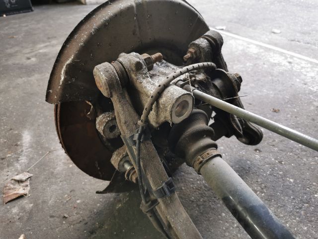 bontott BMW 5 E60 Bal hátsó Csonkállvány Kerékaggyal