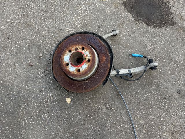 bontott BMW 5 E60 Bal hátsó Csonkállvány Kerékaggyal