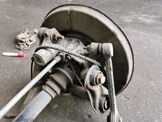 bontott BMW 5 E60 Bal hátsó Csonkállvány Kerékaggyal