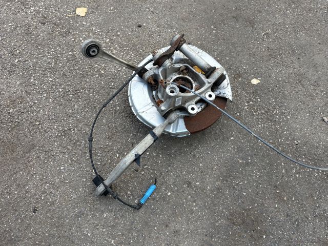 bontott BMW 5 E60 Bal hátsó Csonkállvány Kerékaggyal