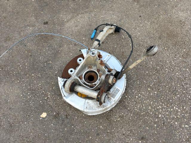 bontott BMW 5 E60 Bal hátsó Csonkállvány Kerékaggyal