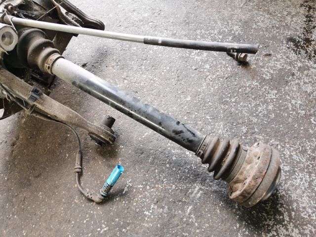 bontott BMW 5 E60 Bal hátsó Csonkállvány Kerékaggyal