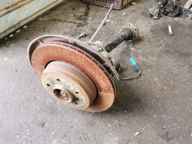 bontott BMW 5 E60 Bal hátsó Csonkállvány Kerékaggyal