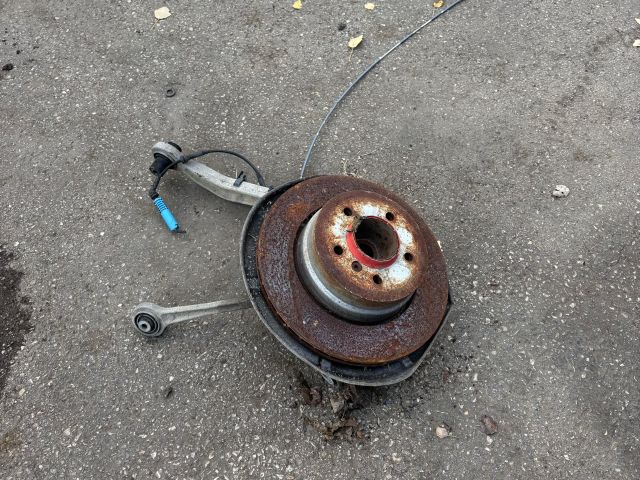 bontott BMW 5 E60 Bal hátsó Csonkállvány Kerékaggyal