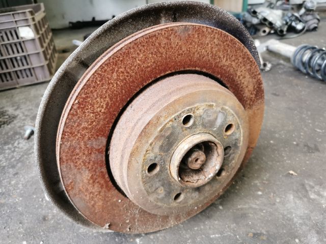 bontott BMW 5 E60 Bal hátsó Csonkállvány Kerékaggyal