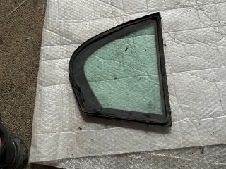 bontott BMW 5 E60 Bal hátsó Fixüveg (Ajtóban)