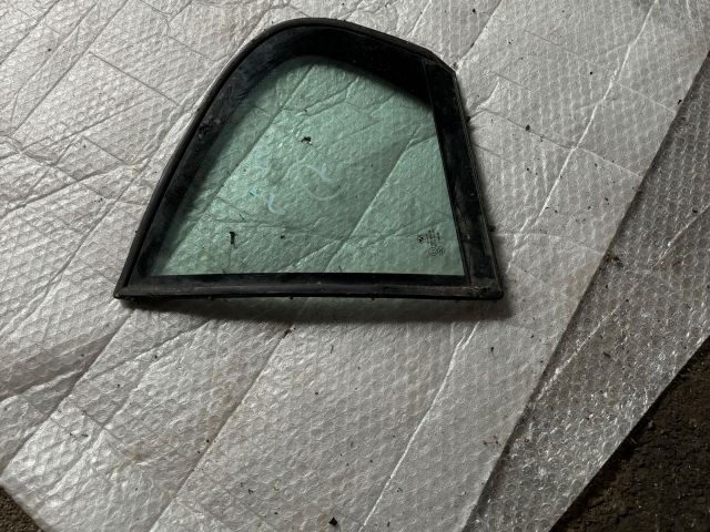 bontott BMW 5 E60 Bal hátsó Fixüveg (Ajtóban)