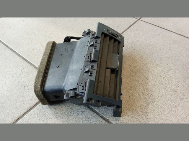 bontott BMW 5 E60 Bal Szellőző