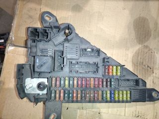 bontott BMW 5 E60 Biztosítéktábla Csomagtér