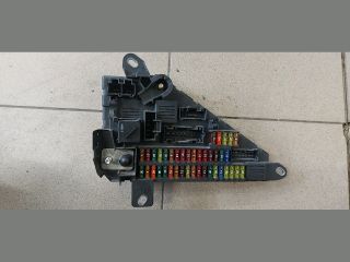 bontott BMW 5 E60 Biztosítéktábla Csomagtér