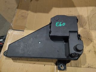 bontott BMW 5 E60 Biztosítéktábla Csomagtér