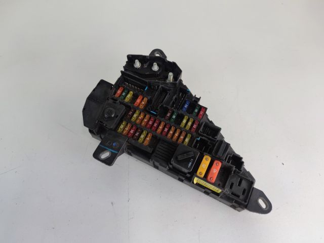 bontott BMW 5 E60 Biztosítéktábla Csomagtér