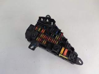 bontott BMW 5 E60 Biztosítéktábla Csomagtér