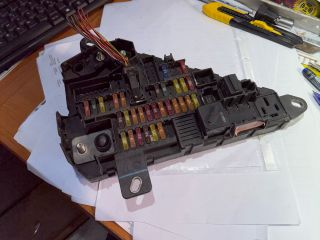 bontott BMW 5 E60 Biztosítéktábla Csomagtér