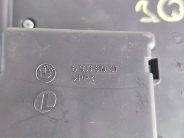 bontott BMW 5 E60 Biztosítéktábla Csomagtér