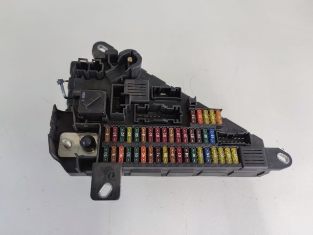 bontott BMW 5 E60 Biztosítéktábla Csomagtér