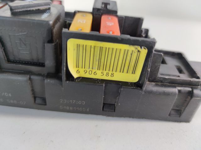 bontott BMW 5 E60 Biztosítéktábla Csomagtér